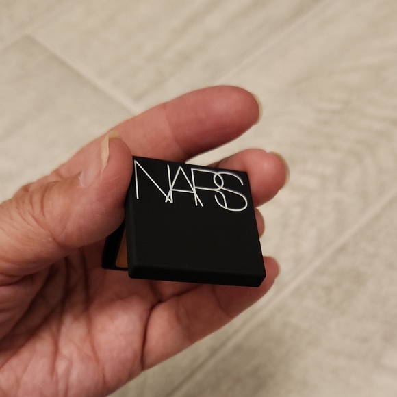 NARS Other - 🐻 NARS Compact Blush in Matte Black Case